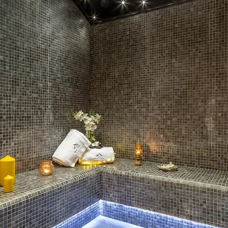 Hotel The Originals Le Chateau De Poitiers