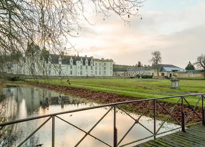 Hotel The Originals Le Chateau De Poitiers