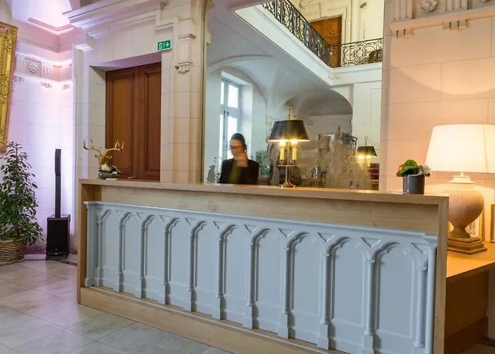 Hotel The Originals Le Chateau De Poitiers